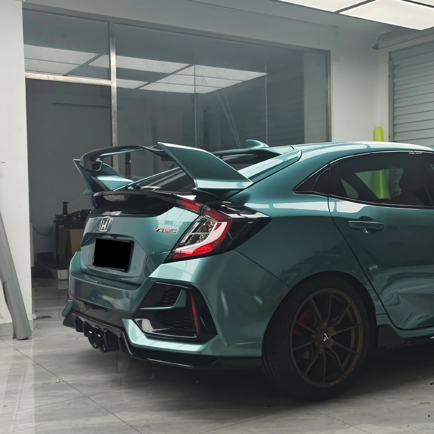 Ravoony Basic PET Gloss Metallic Ryan Green Car Wrap review 5