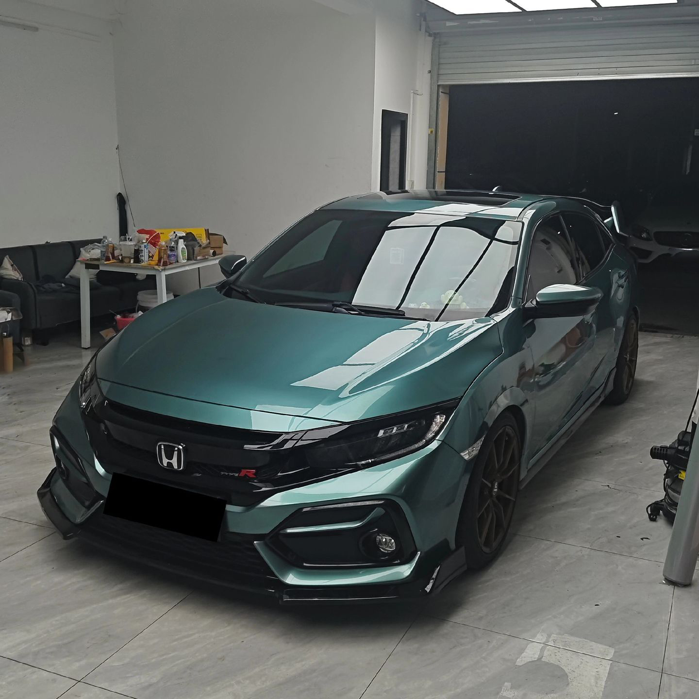 Ravoony Basic PET Gloss Metallic Ryan Green Car Wrap review 4