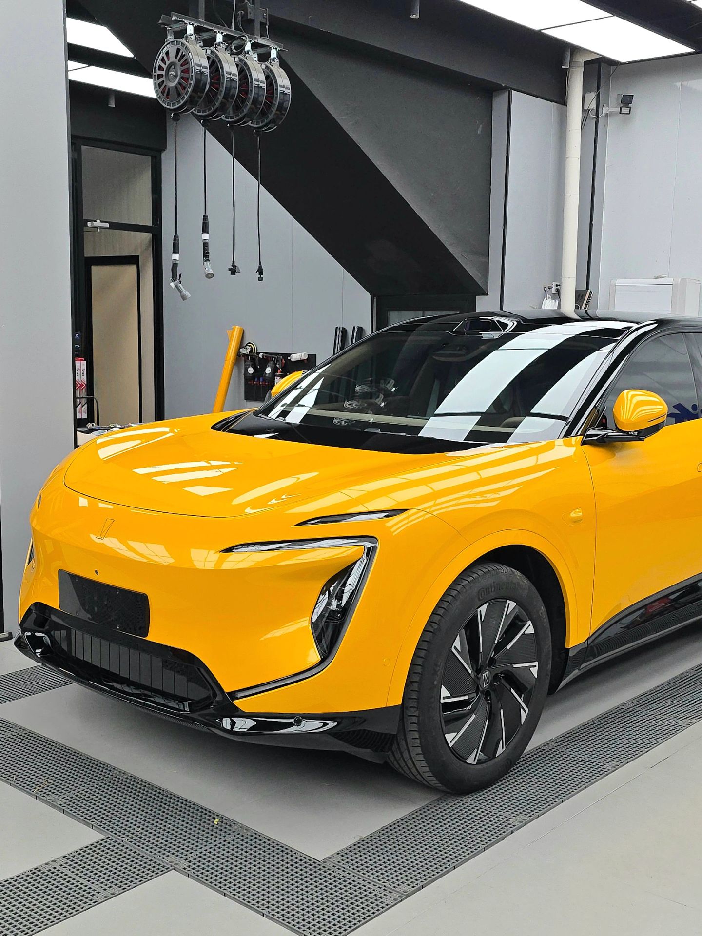 Ravoony Plus Glossy Metallic Yellow Car Wrap review 2