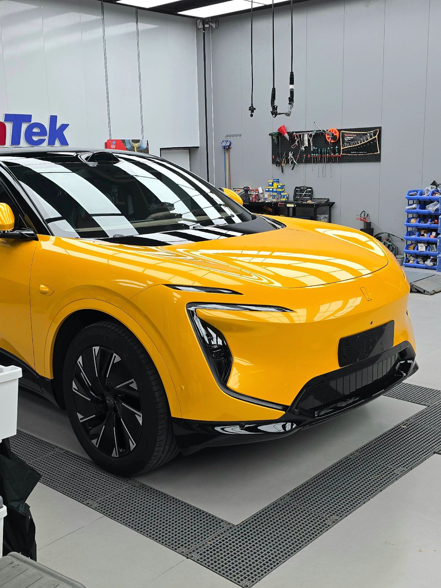 Ravoony Plus Glossy Metallic Yellow Car Wrap review 1