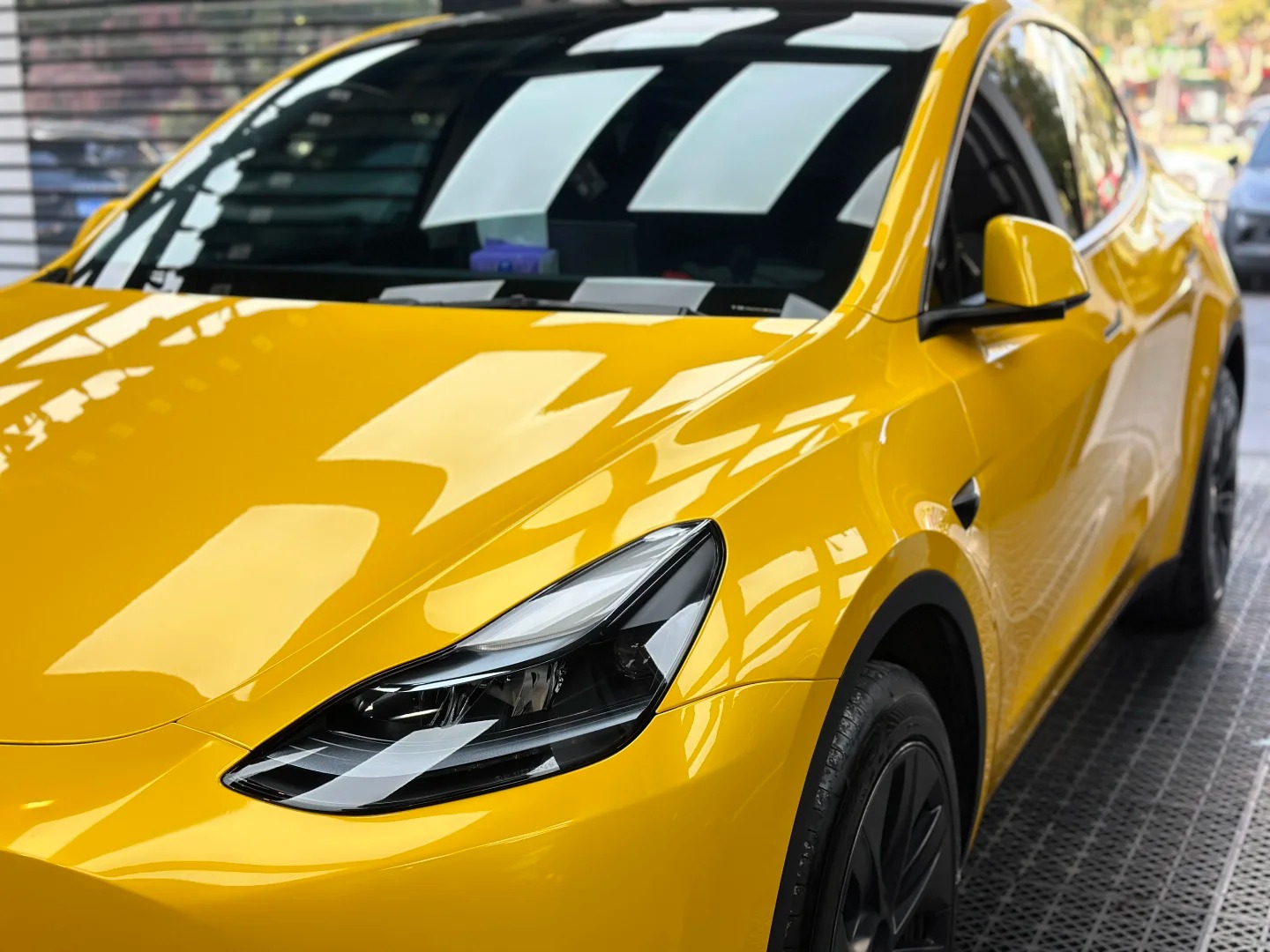 Ravoony Plus Glossy Metallic Yellow Car Wrap review 1