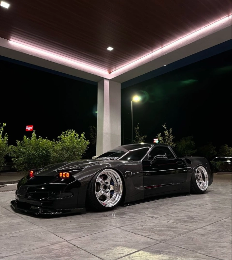 Steps and Tips for DIY Black Vinyl Car Wrap