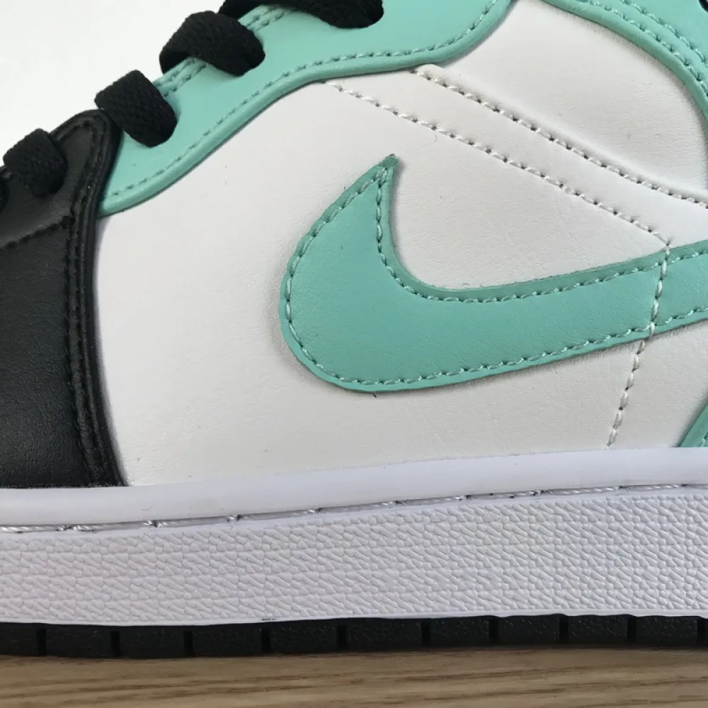  Pkgod  Air Jordan 1 Mid “Island Green”