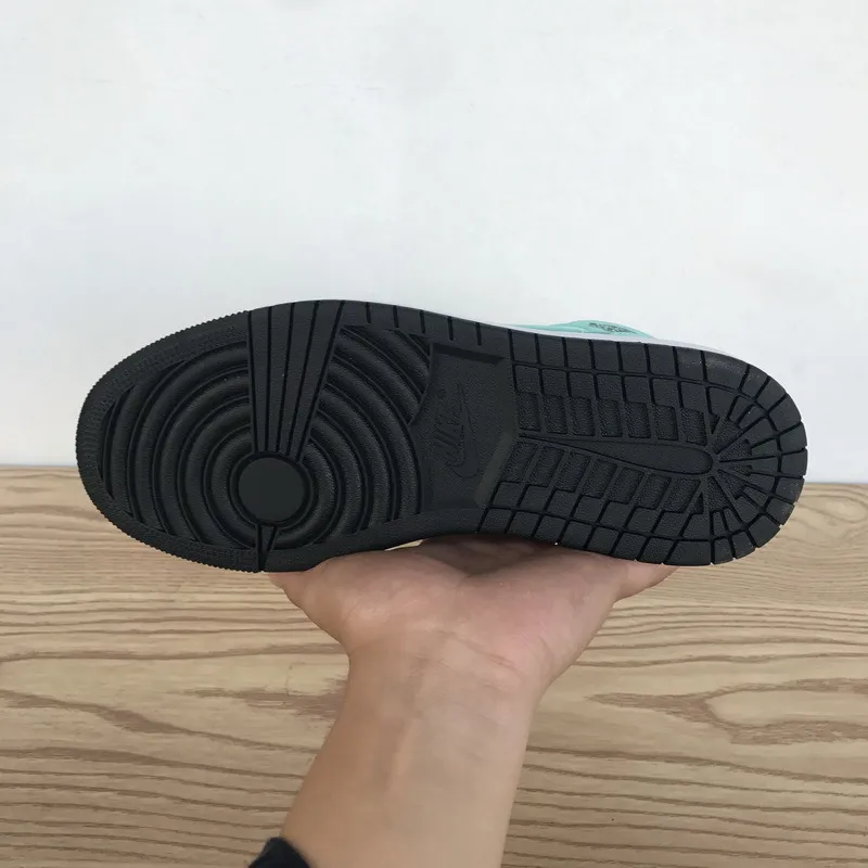  Pkgod  Air Jordan 1 Mid “Island Green”