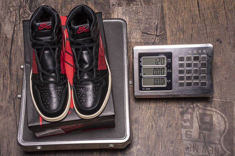  Pkgod  Air Jordan 1 Retro High OG Defiant Couture