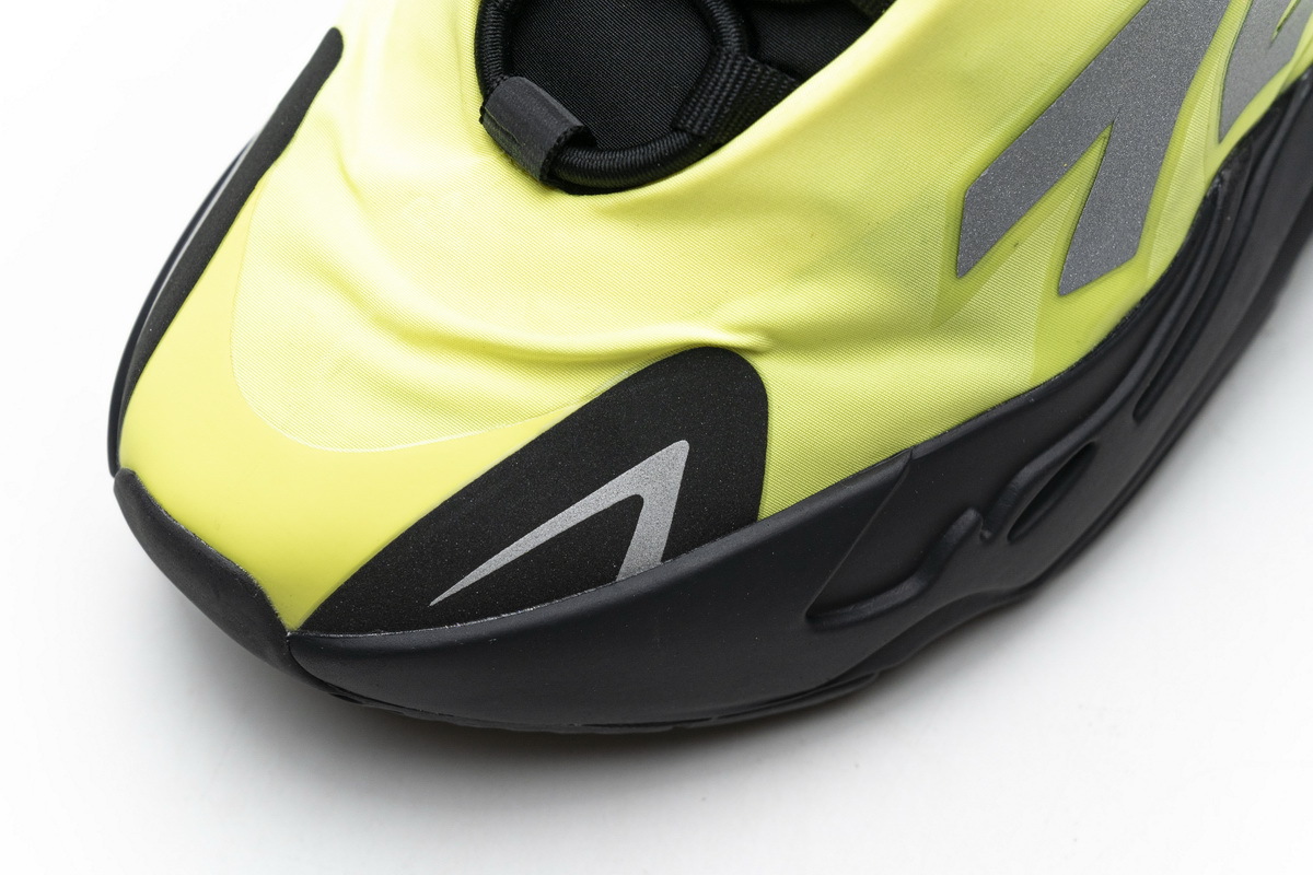  Pkgod Adidas Yeezy Boost 700 MNVN Phosphor