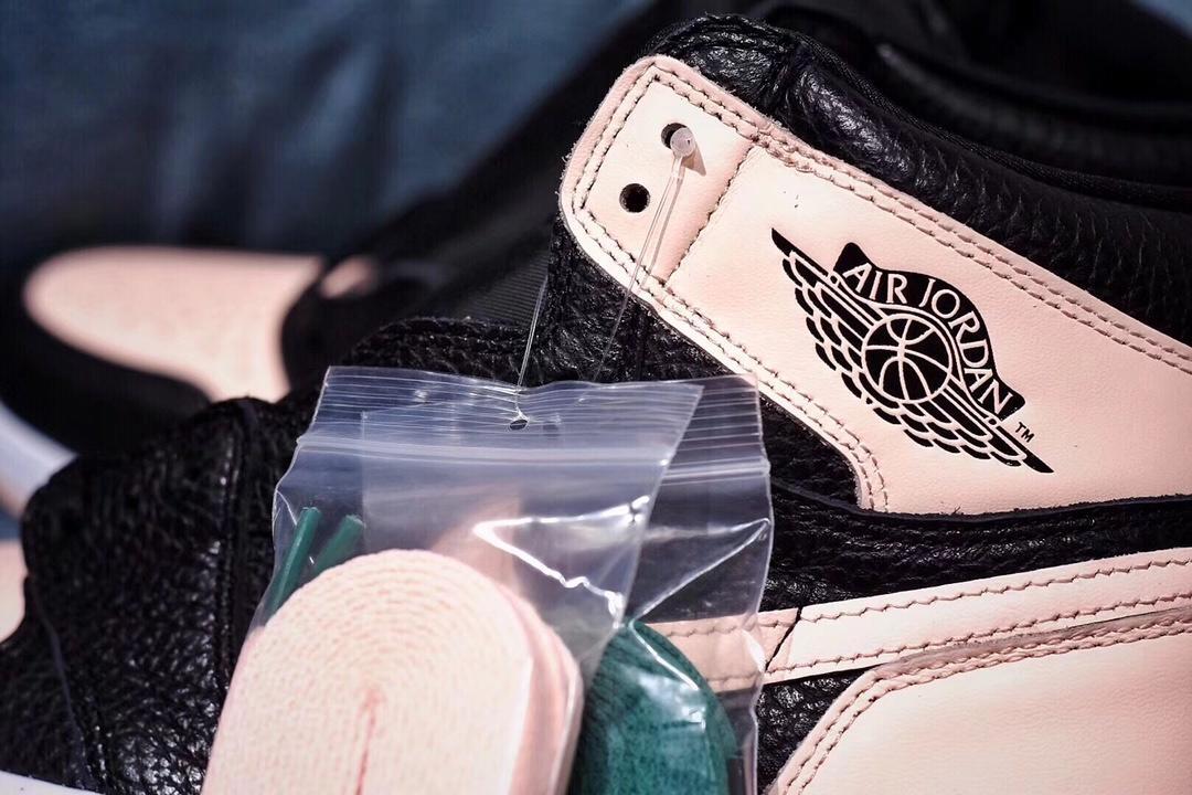 H12 Factory Sneakers &Air Jordan 1 Retro High OG “Crimson Tint” 555088-081