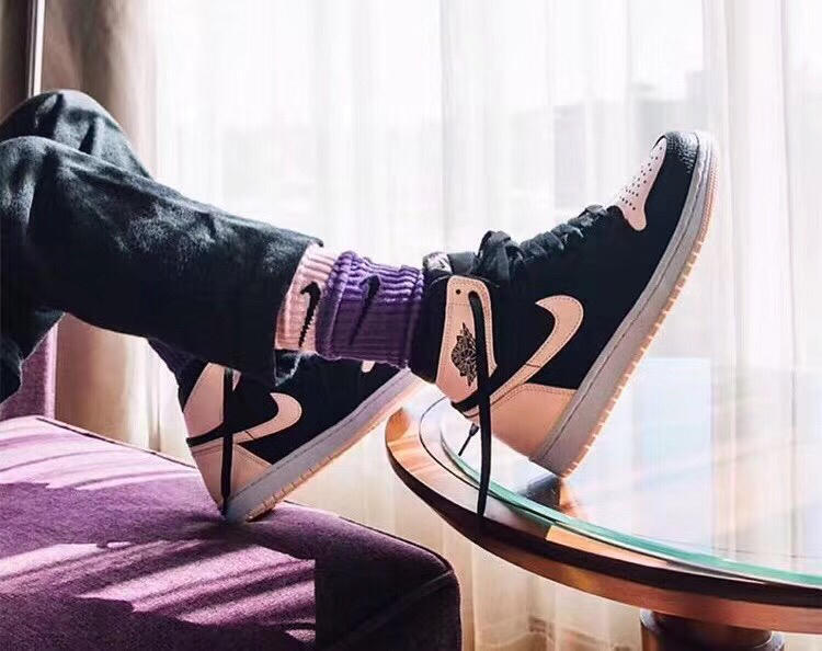 H12 Factory Sneakers &Air Jordan 1 Retro High OG “Crimson Tint” 555088-081