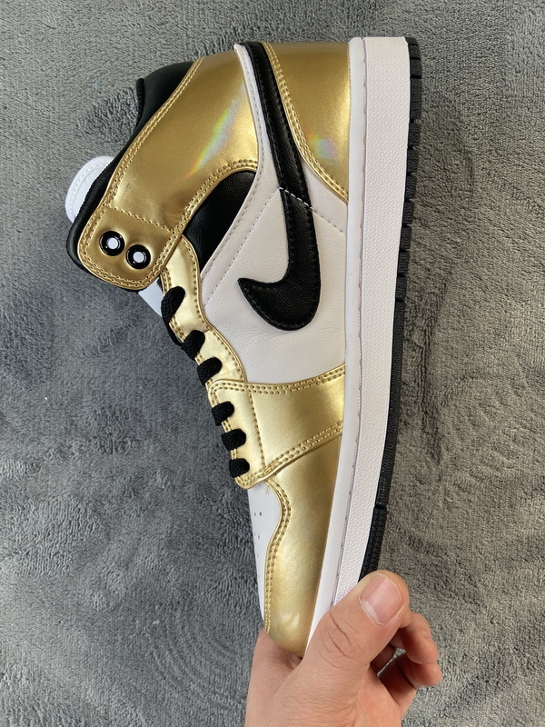 Pkgod  Air Jordan 1 Mid SE Metallic Gold