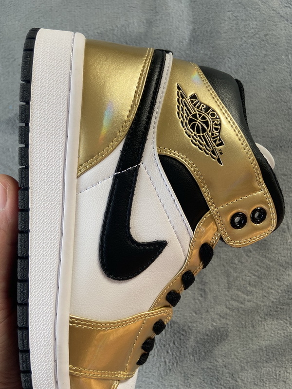 Pkgod  Air Jordan 1 Mid SE Metallic Gold