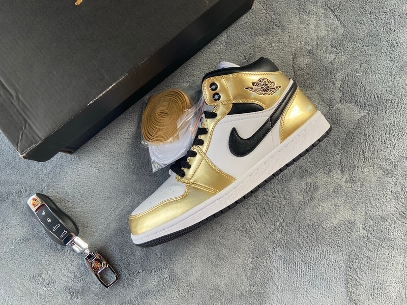 Pkgod  Air Jordan 1 Mid SE Metallic Gold