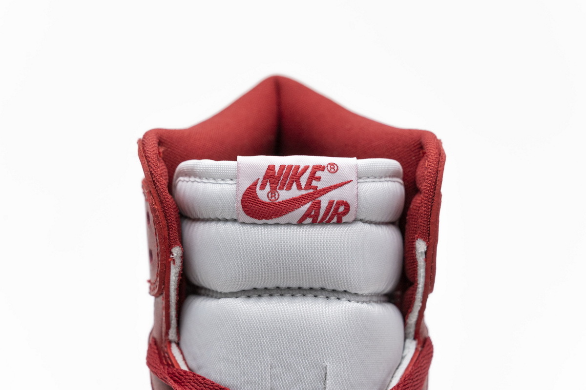      Air Jordan 1 Retro High New Beginnings