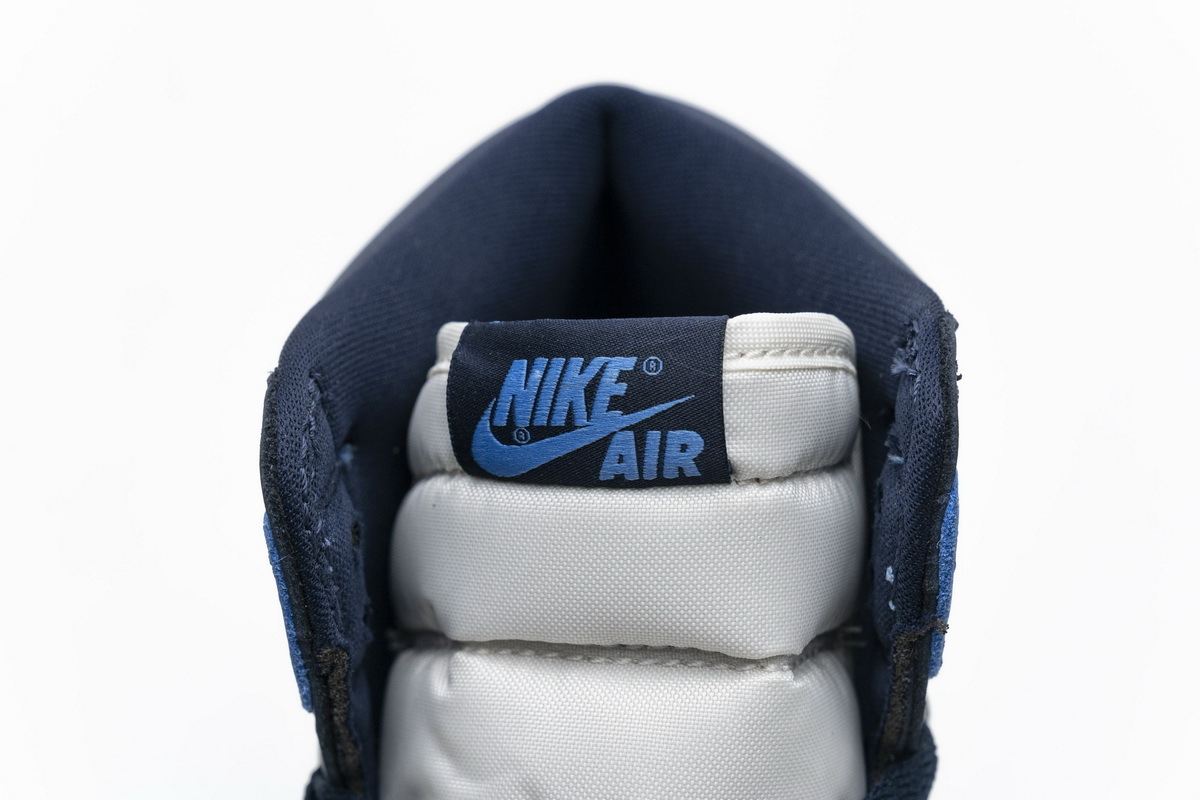      Air Jordan 1 Retro High OG Obsidian University Blue