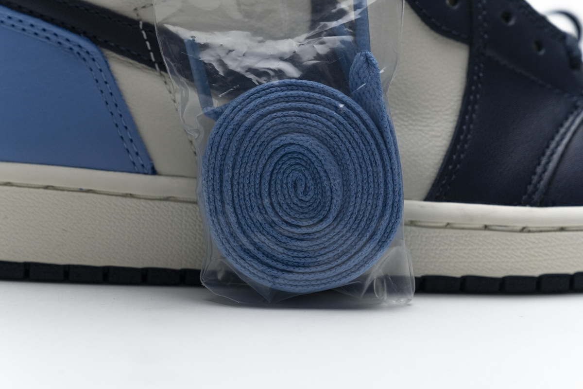      Air Jordan 1 Retro High OG Obsidian University Blue