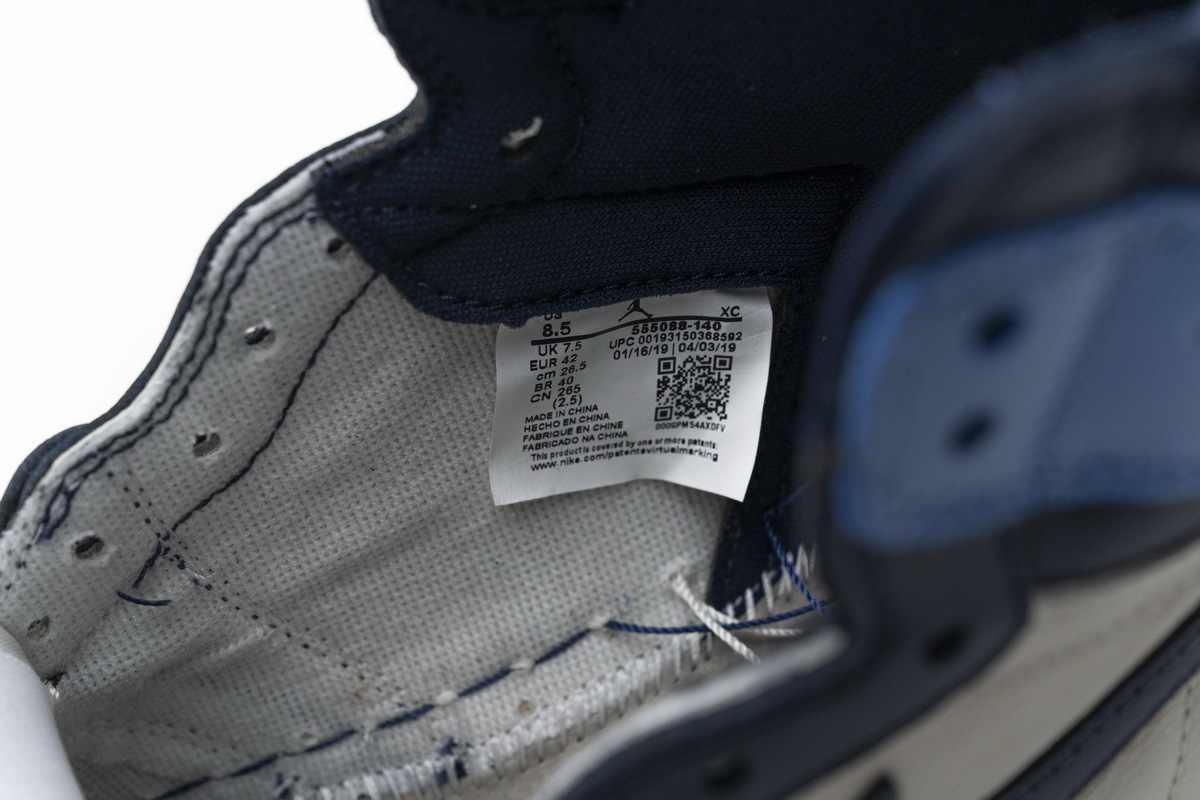      Air Jordan 1 Retro High OG Obsidian University Blue