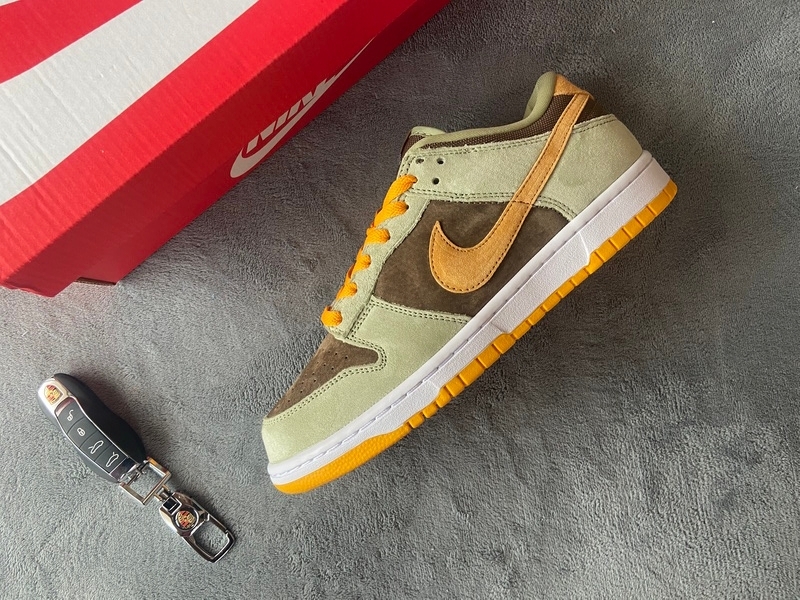      Nike SB Dunk Low Dusty Olive​