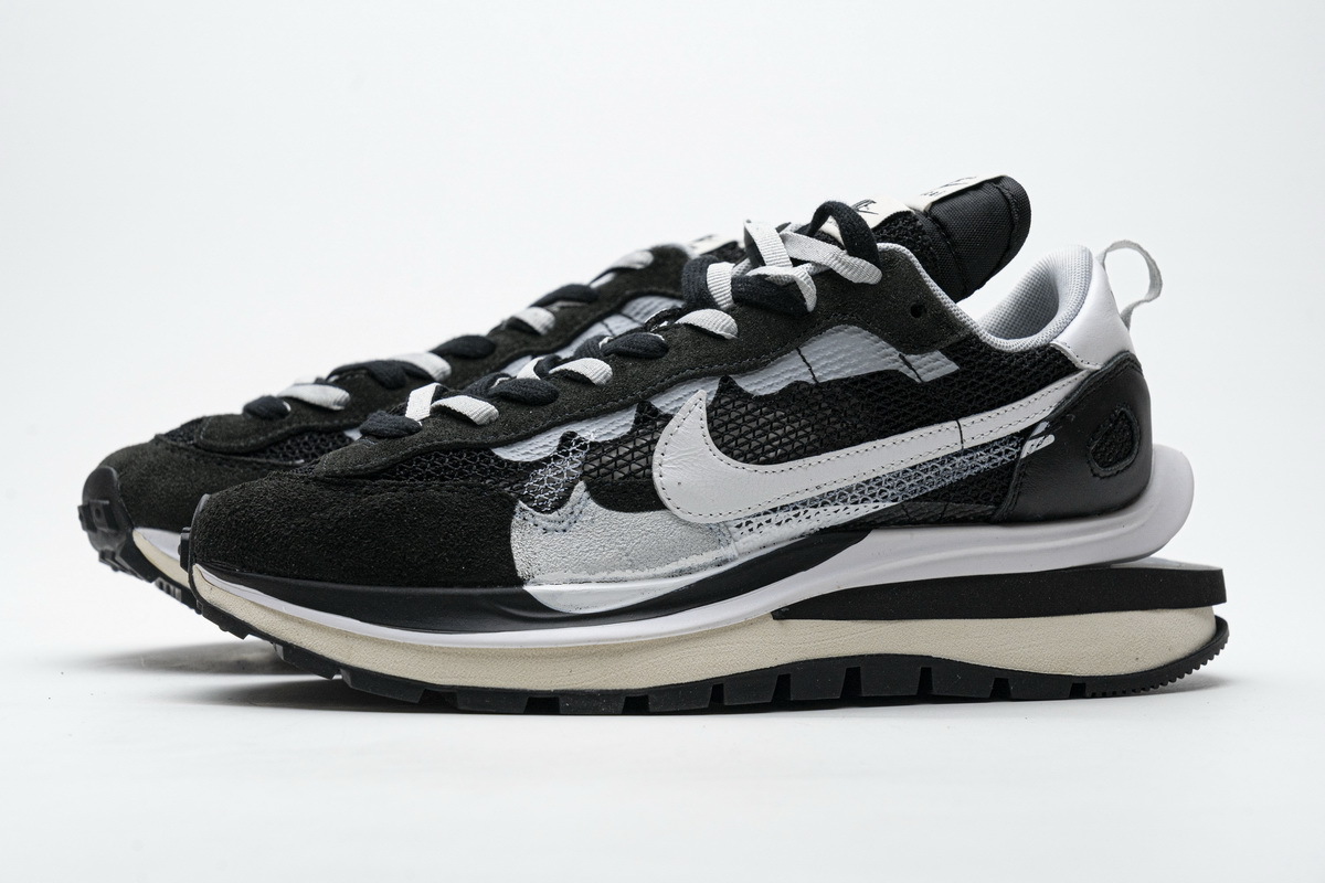      Sacai x Nike Pegasua Vaporfly Black White