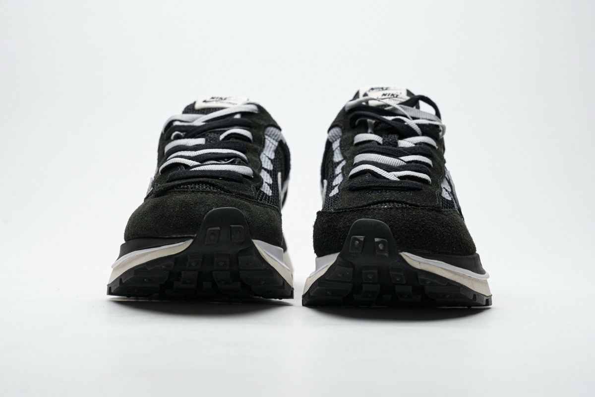      Sacai x Nike Pegasua Vaporfly Black White