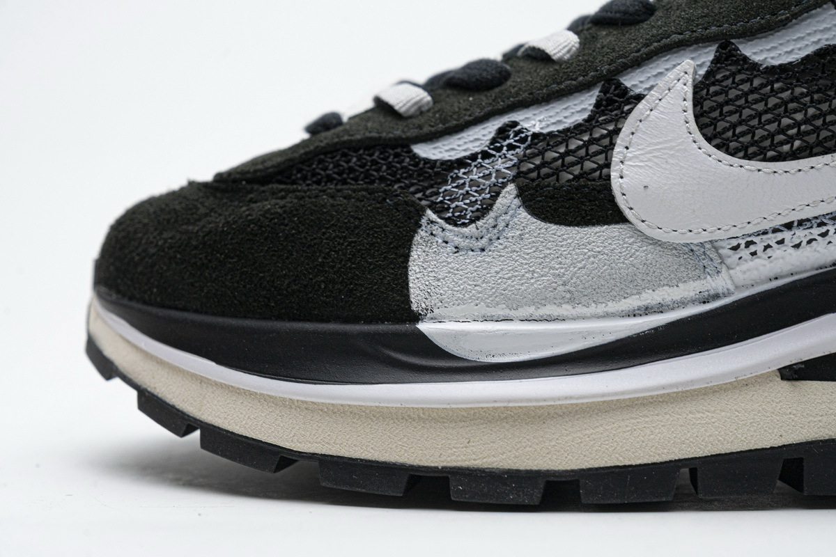      Sacai x Nike Pegasua Vaporfly Black White