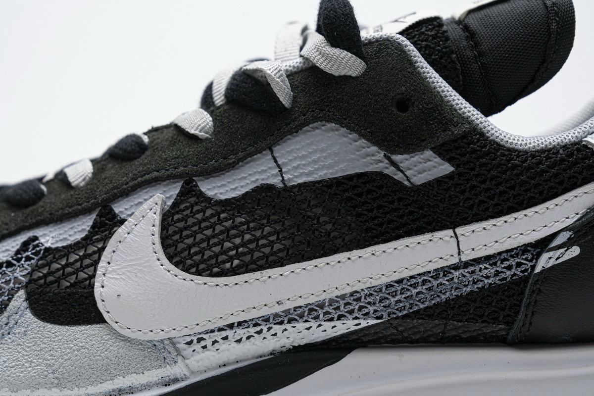      Sacai x Nike Pegasua Vaporfly Black White