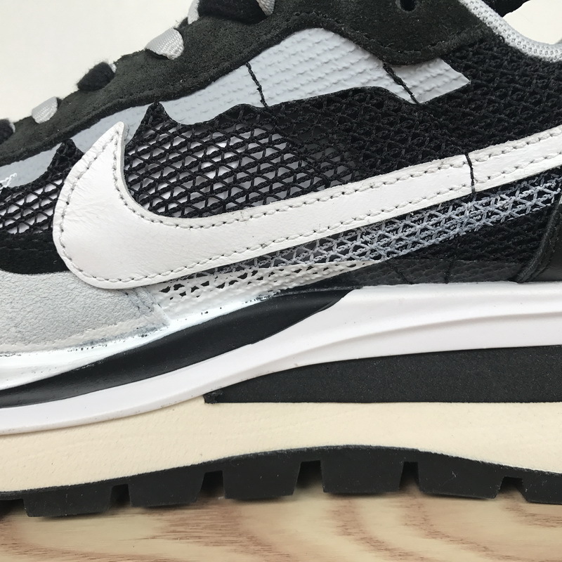      Sacai x Nike Pegasua Vaporfly Black White