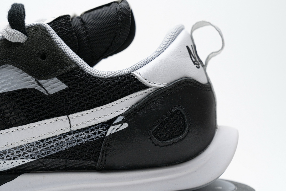      Sacai x Nike Pegasua Vaporfly Black White
