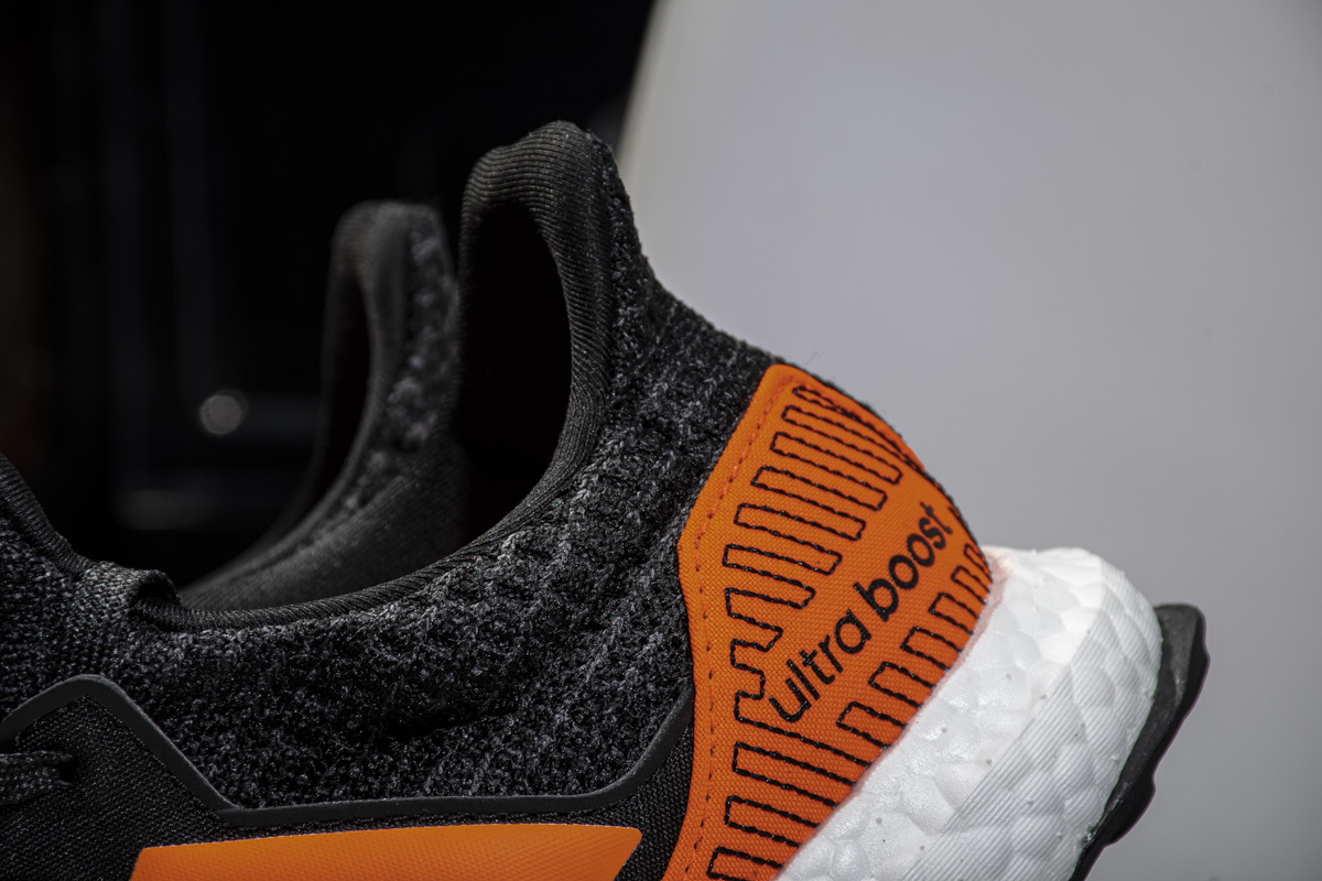      Ultra Boost 4.0 “Core Black/Solar Orange”
