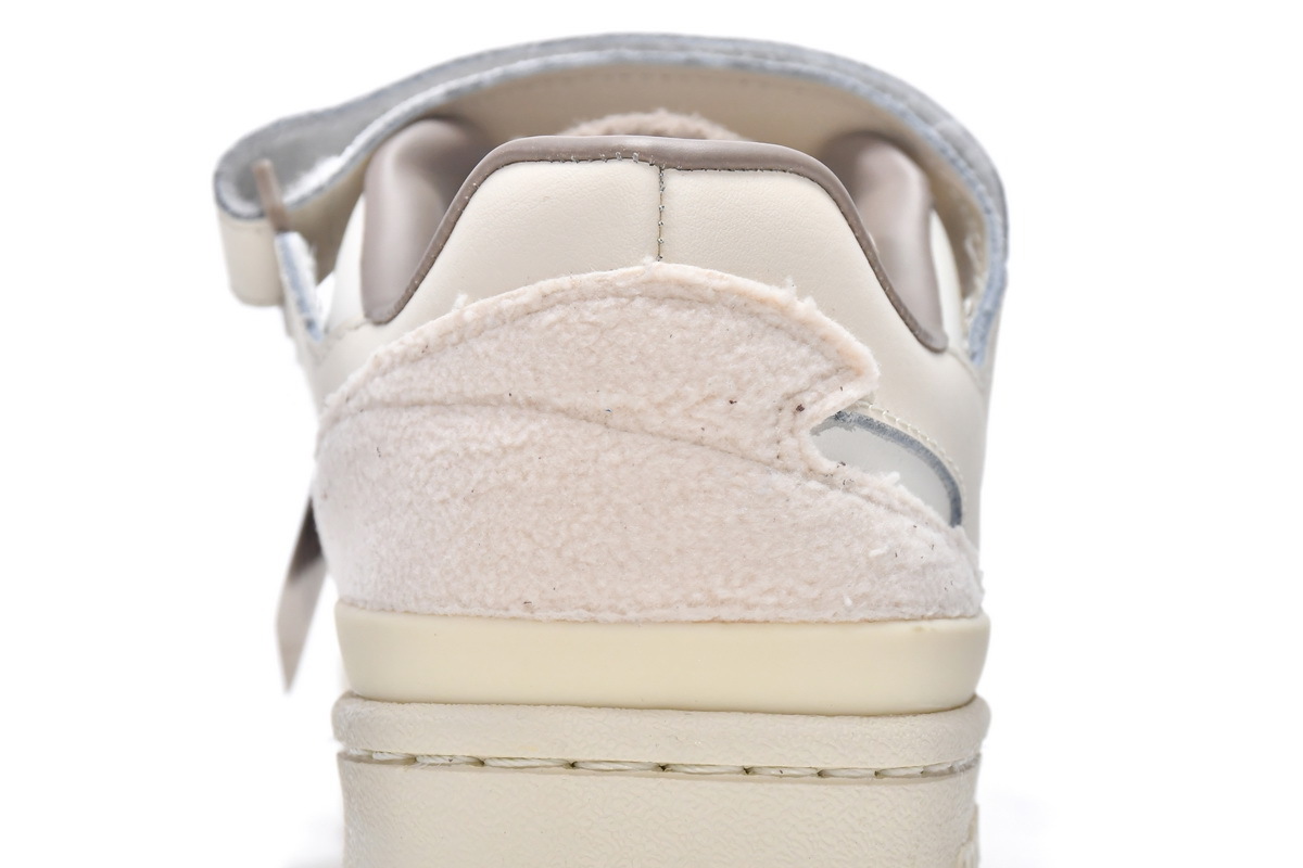 Pkgod adidas Originals Forum 84 Low Fleece White Brown