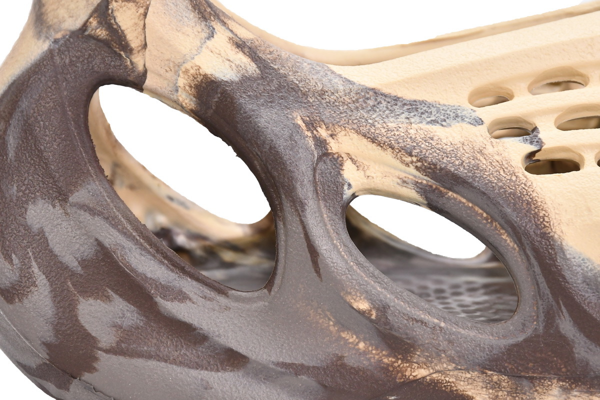 Pkgod adidas Yeezy Foam RNNR MX Cream Clay​