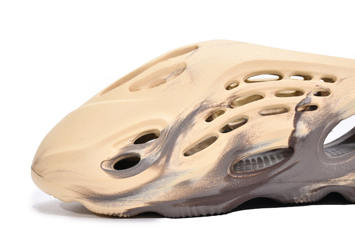 Pkgod adidas Yeezy Foam RNNR MX Cream Clay​