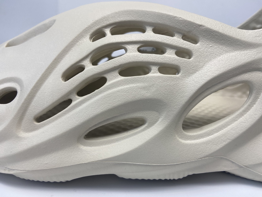  Pkgod adidas Yeezy Foam RNNR Sand