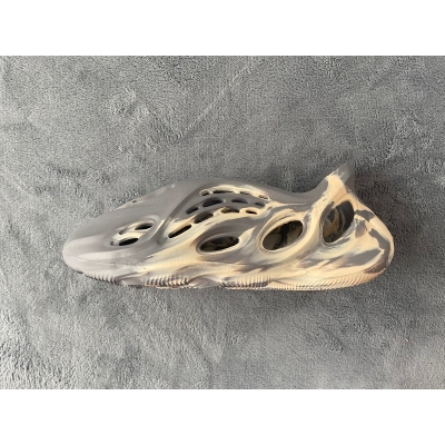 Pkgod adidas Yeezy Foam RNNR Sand MXT Moon Gray 02