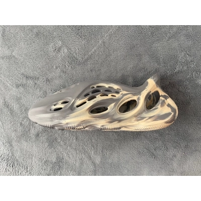 Pkgod adidas Yeezy Foam RNNR Sand MXT Moon Gray 02