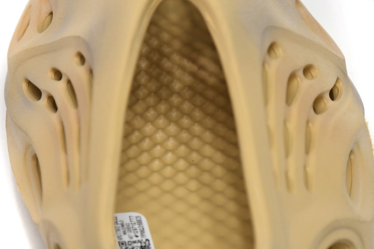 Pkgod adidas Yeezy Foam RNR Desert Sand