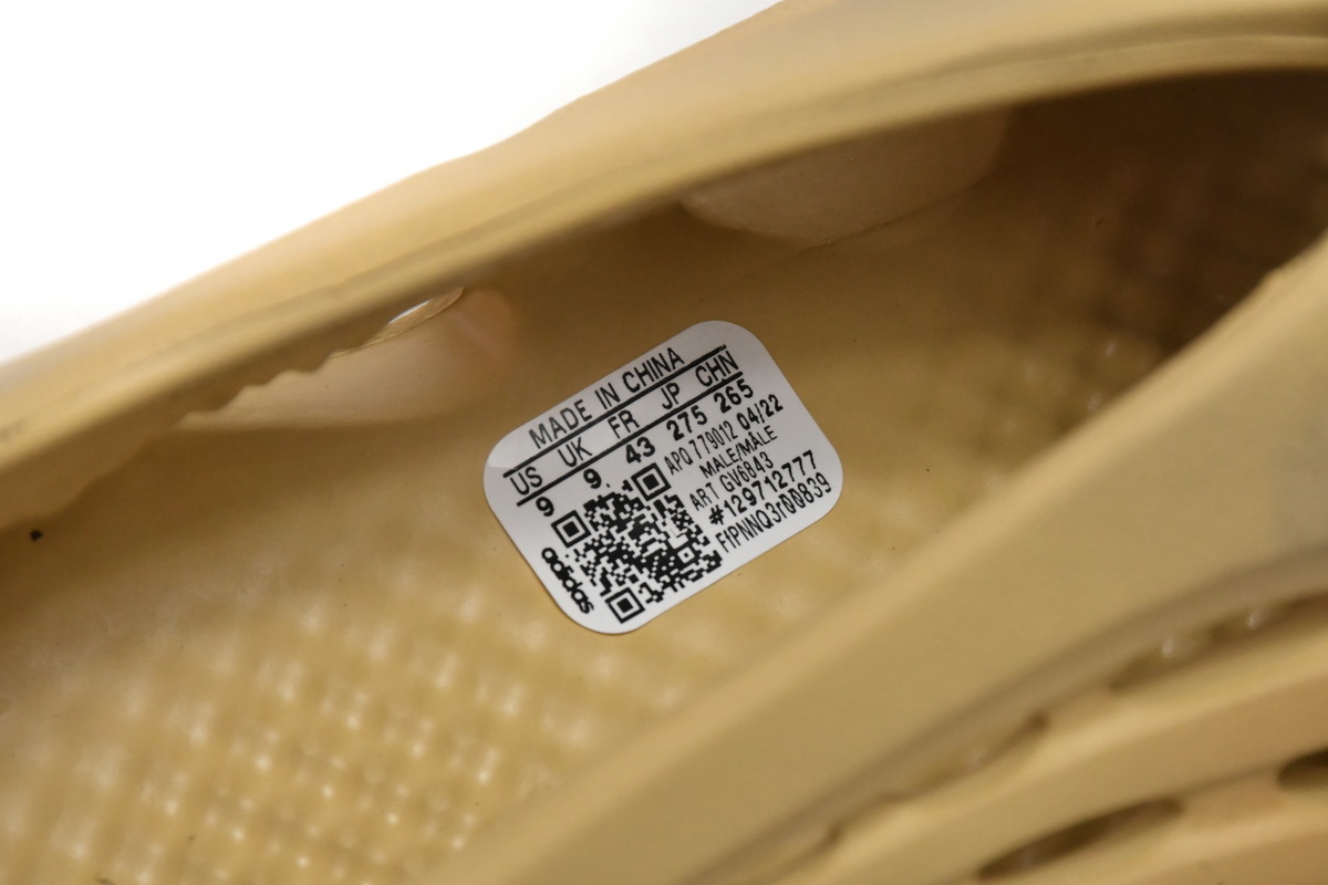 Pkgod adidas Yeezy Foam RNR Desert Sand