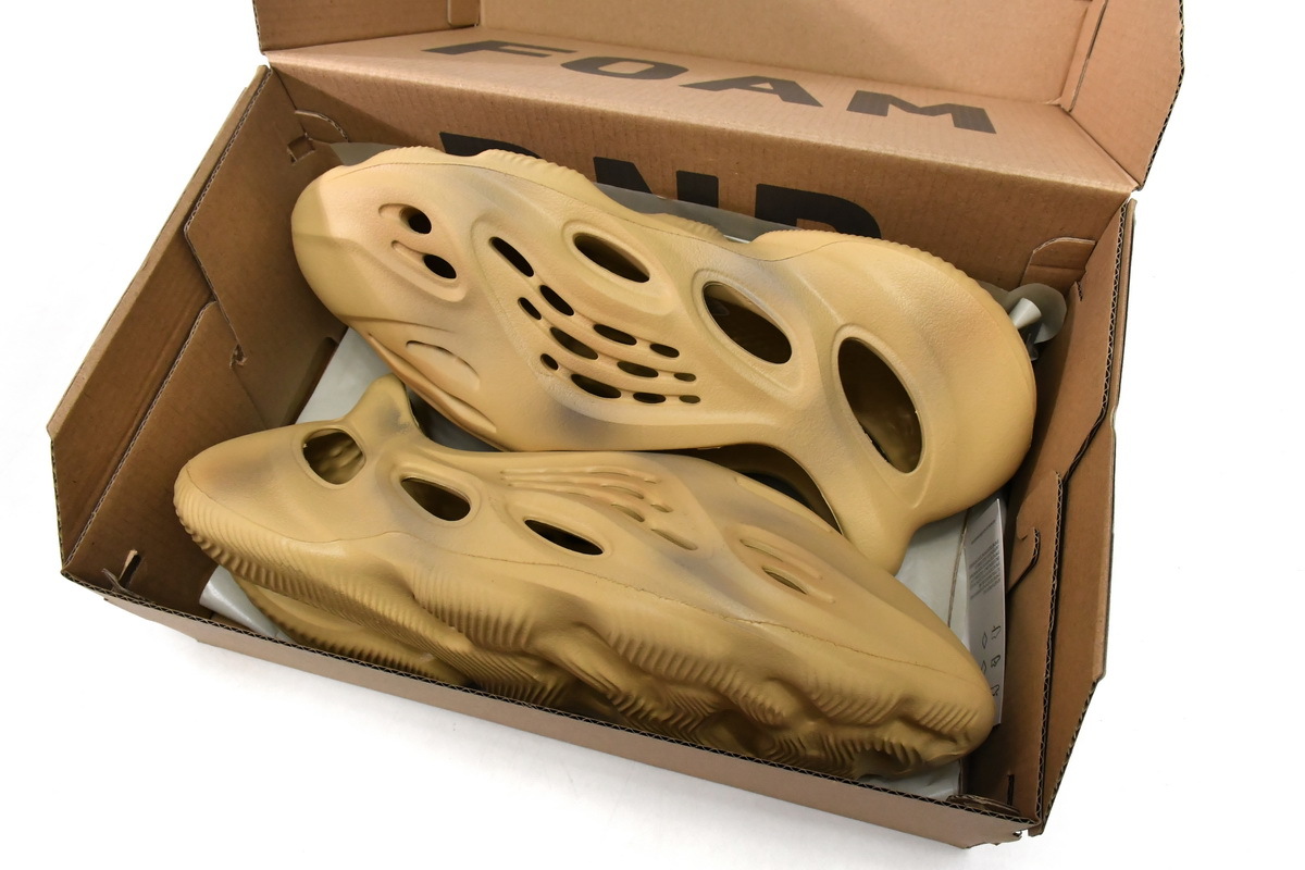 Pkgod adidas Yeezy Foam RNR Desert Sand