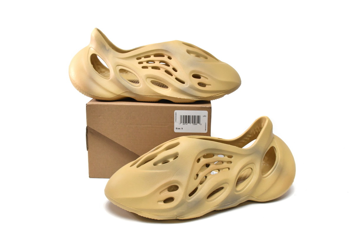 Pkgod adidas Yeezy Foam RNR Desert Sand