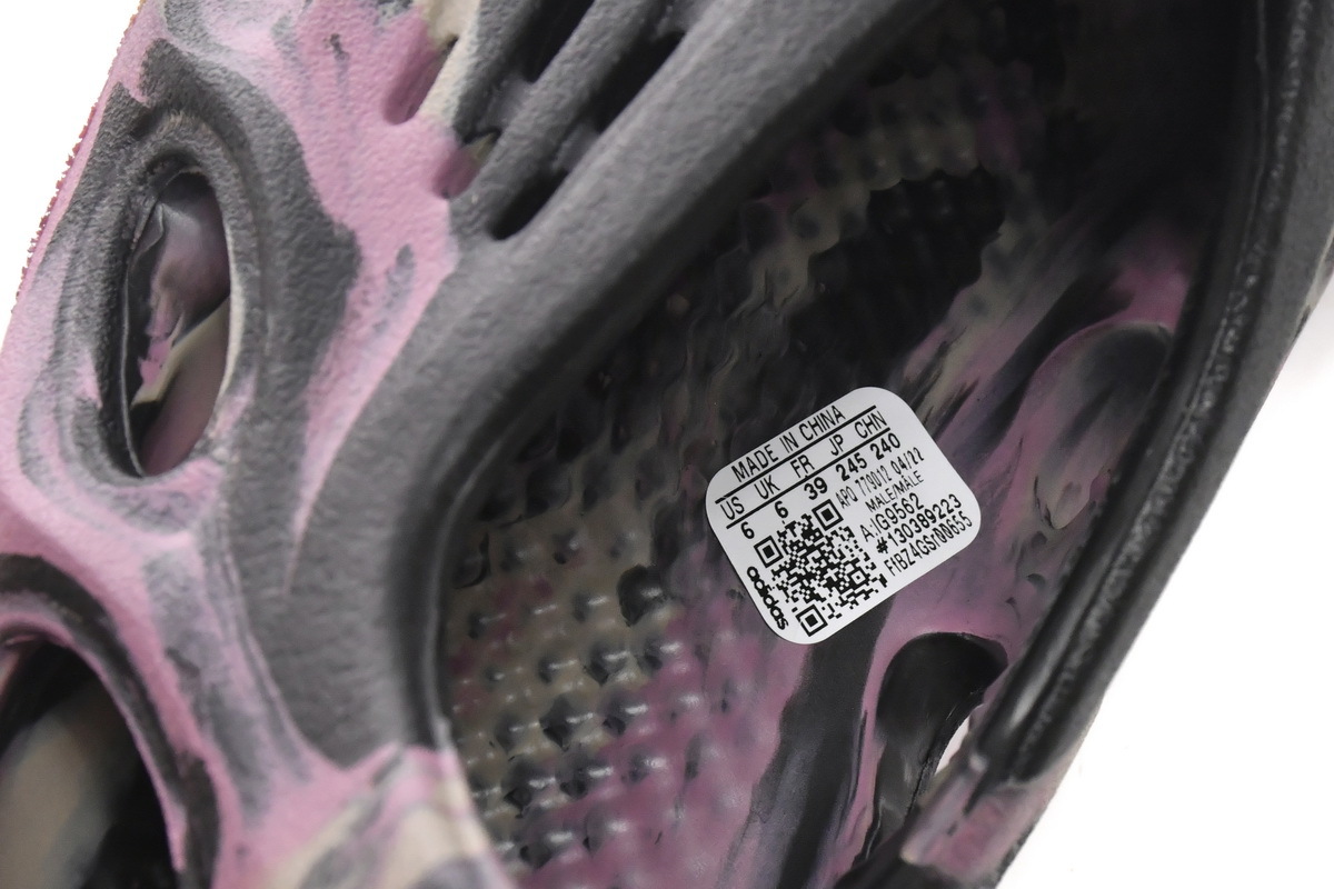 Pkgod adidas Yeezy Foam RNR MX Carbon