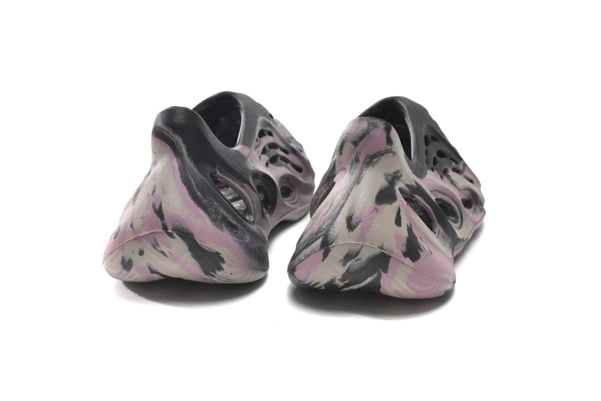 Pkgod adidas Yeezy Foam RNR MX Carbon