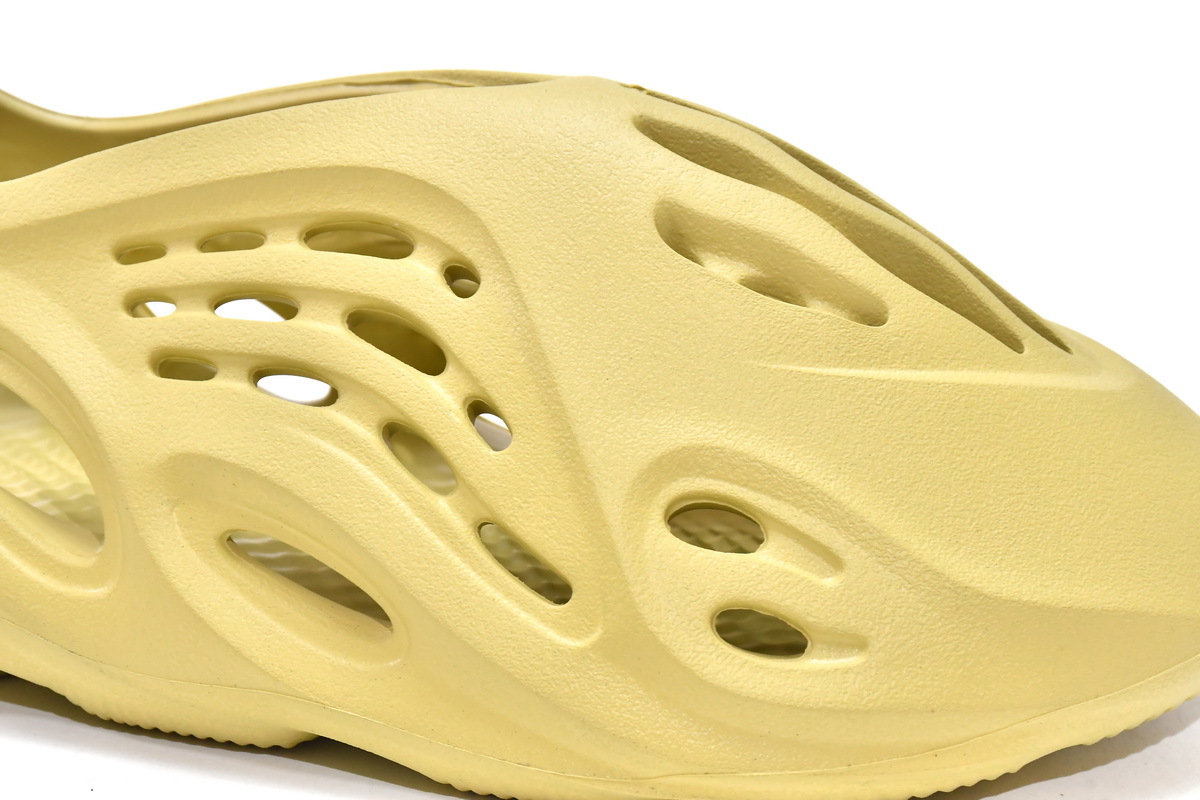 Pkgod adidas Yeezy Foam Runner Sulfur