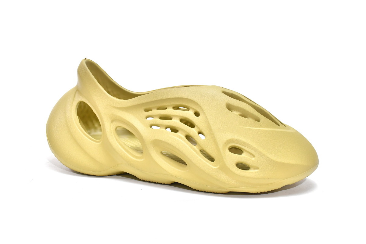 Pkgod adidas Yeezy Foam Runner Sulfur