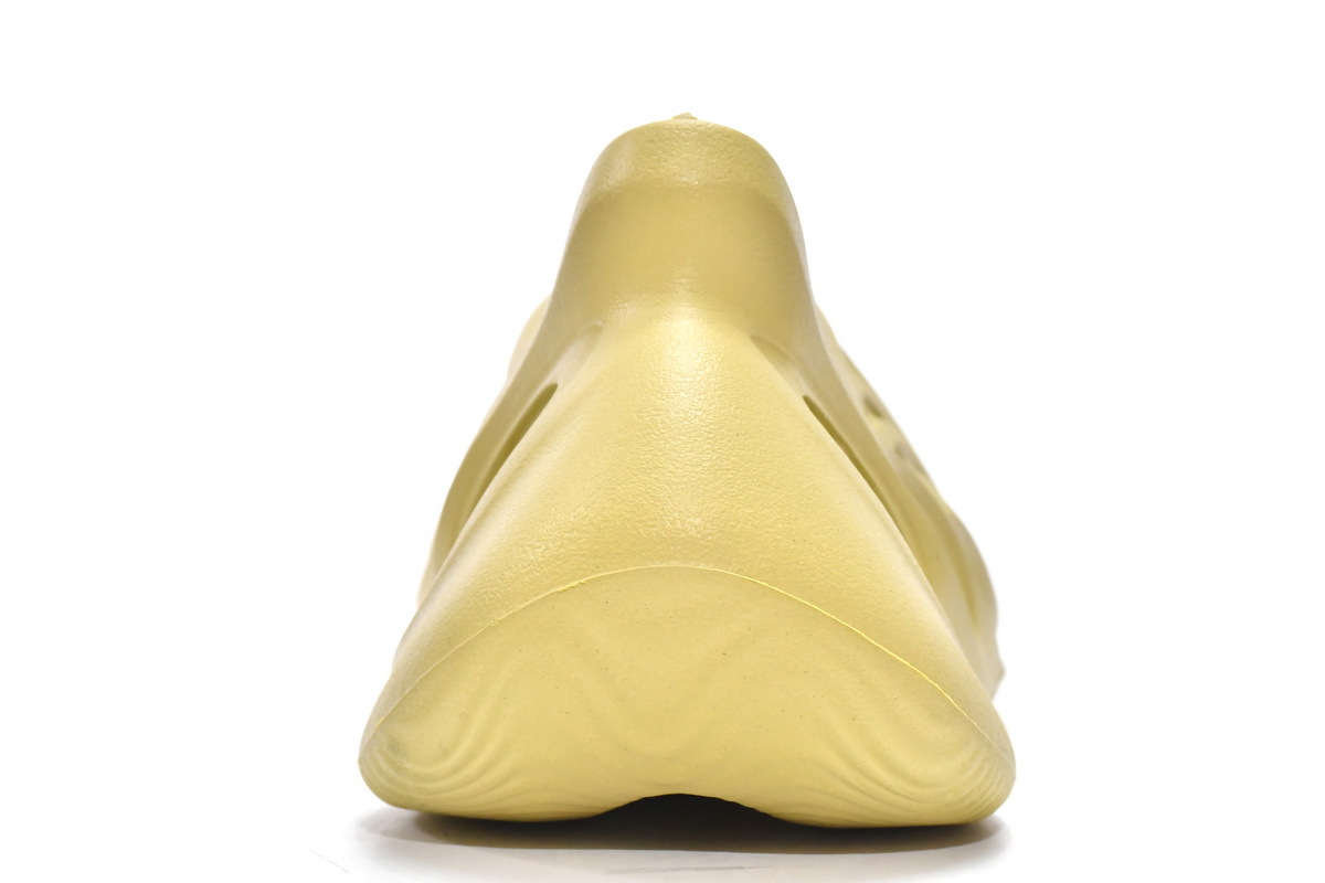 Pkgod adidas Yeezy Foam Runner Sulfur