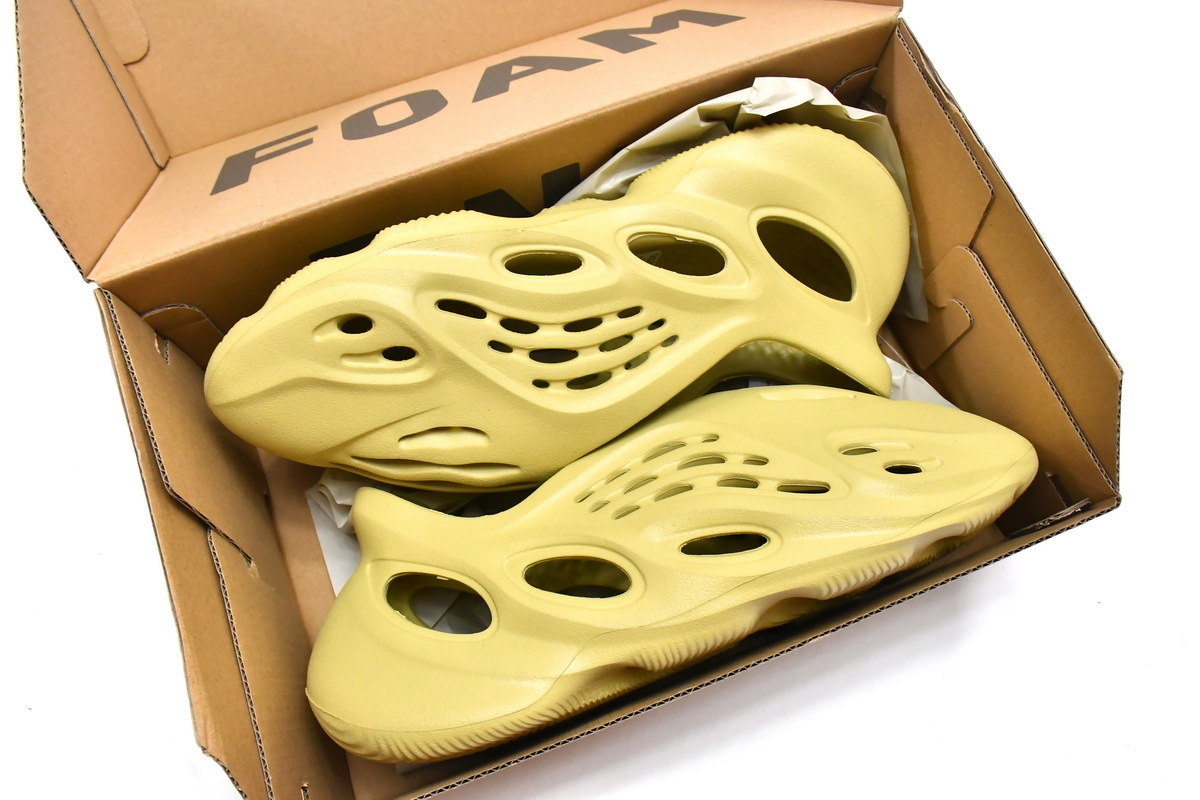 Pkgod adidas Yeezy Foam Runner Sulfur