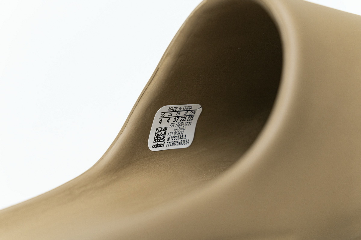     adidas Yeezy Slide Core