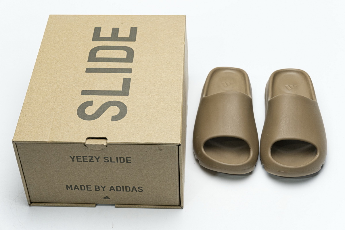     adidas Yeezy Slide Core