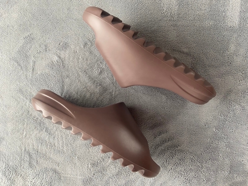 Pkgod adidas Yeezy Slide Soot
