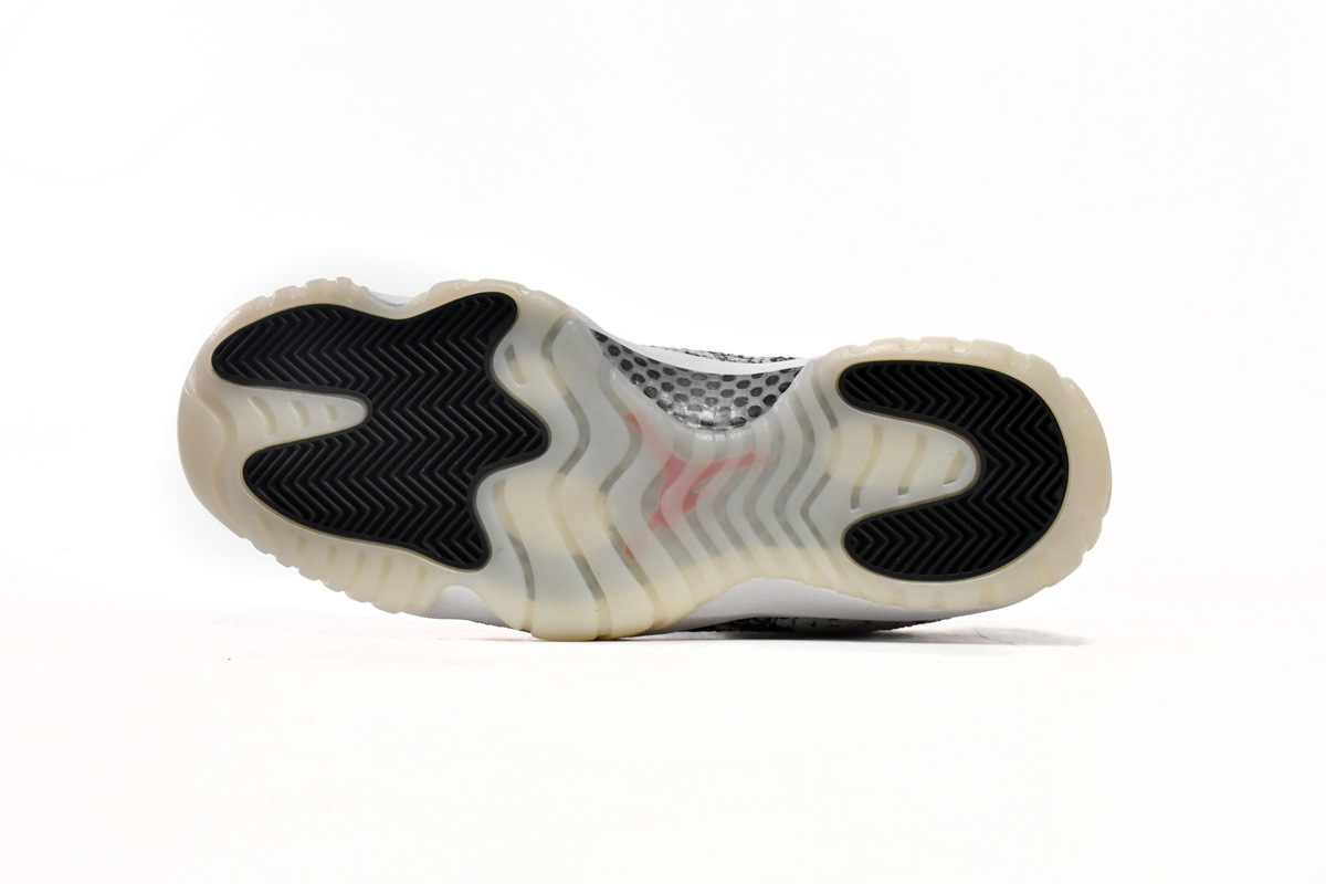     Air Jordan 11 Retro Low Snake Light Bone