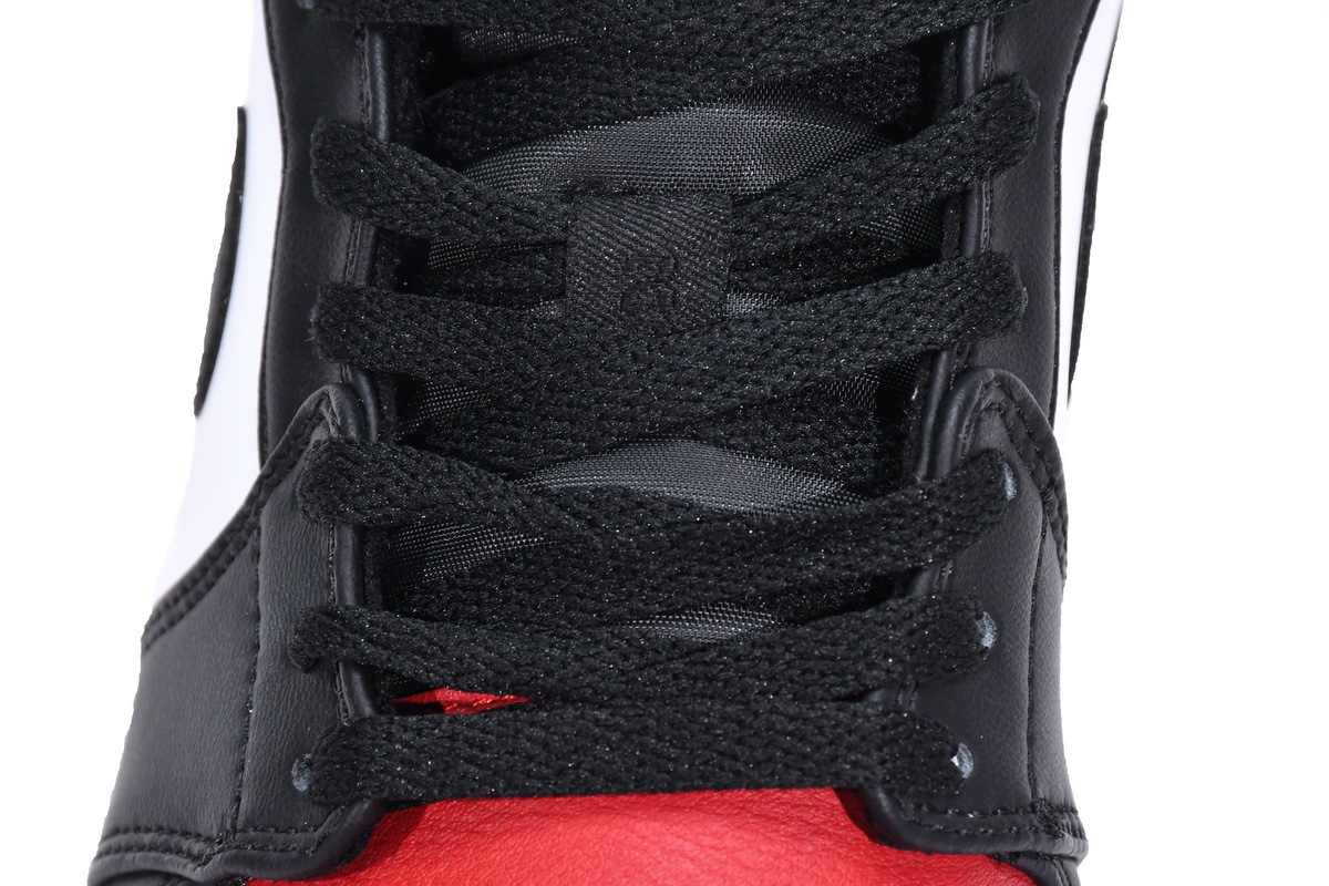     Air Jordan 1 Low Bred Toe