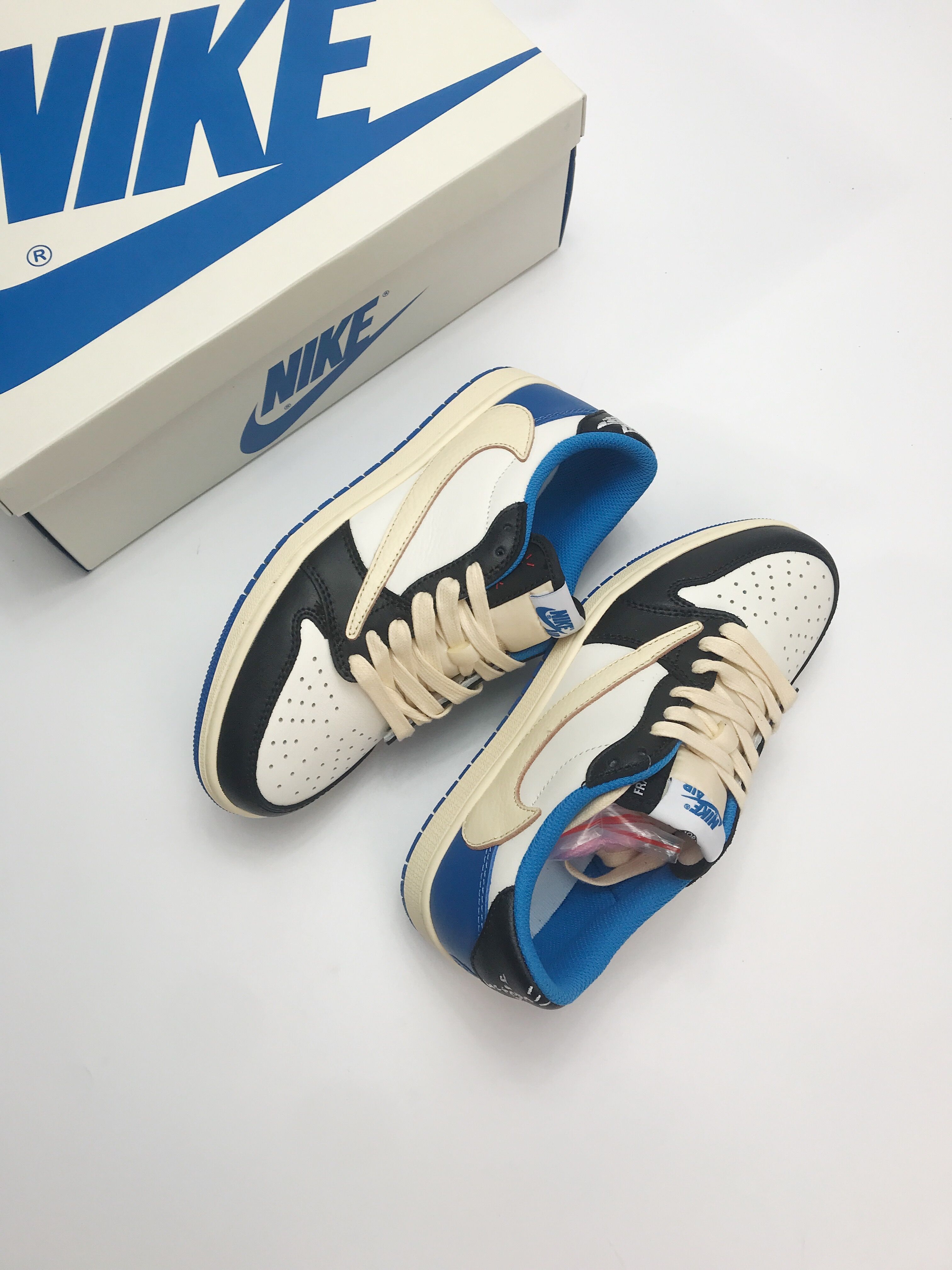  Pkgod Air Jordan 1 Low fragment design x Travis Scott