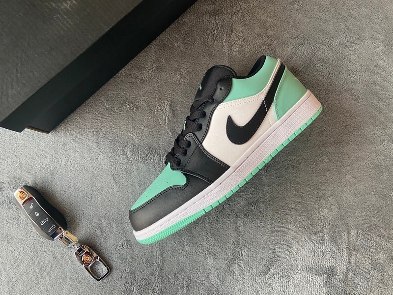 Pkgod Air Jordan 1 Retro Low Chicago